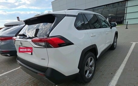 Toyota RAV4, 2020 год, 3 200 000 рублей, 2 фотография
