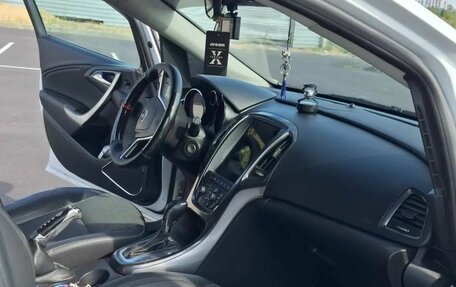 Opel Astra J, 2011 год, 690 000 рублей, 6 фотография