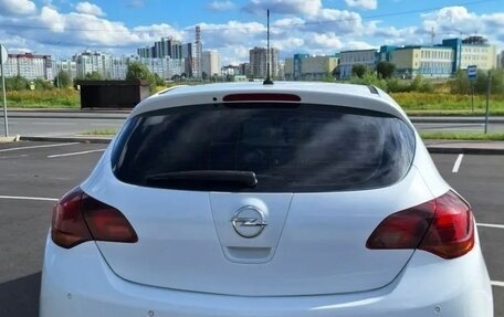 Opel Astra J, 2011 год, 690 000 рублей, 2 фотография