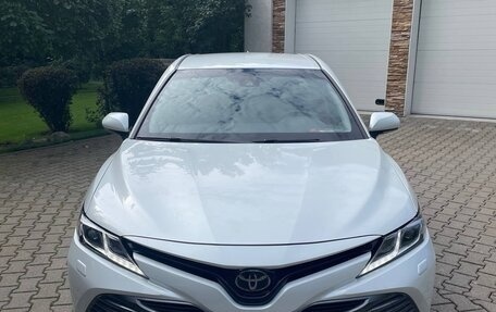 Toyota Camry, 2021 год, 3 200 000 рублей, 1 фотография