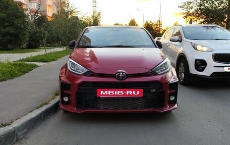 Toyota Yaris, 2022 год, 4 800 000 рублей, 2 фотография