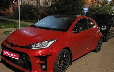 Toyota Yaris, 2022 год, 4 800 000 рублей, 13 фотография