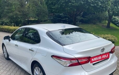 Toyota Camry, 2021 год, 3 200 000 рублей, 6 фотография