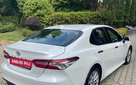 Toyota Camry, 2021 год, 3 200 000 рублей, 4 фотография