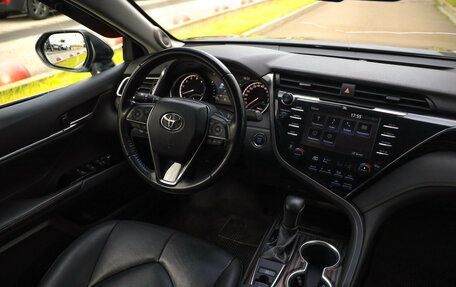 Toyota Camry, 2021 год, 2 699 000 рублей, 10 фотография
