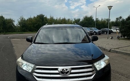 Toyota Highlander III, 2011 год, 1 790 000 рублей, 2 фотография