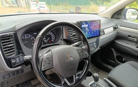 Mitsubishi Outlander III рестайлинг 3, 2016 год, 1 460 000 рублей, 5 фотография