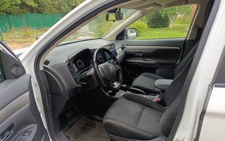 Mitsubishi Outlander III рестайлинг 3, 2016 год, 1 460 000 рублей, 6 фотография