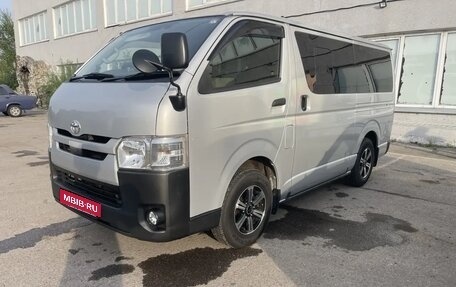 Toyota HiAce H200, 2018 год, 3 799 000 рублей, 1 фотография
