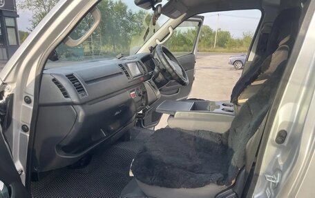 Toyota HiAce H200, 2018 год, 3 799 000 рублей, 2 фотография