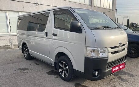 Toyota HiAce H200, 2018 год, 3 799 000 рублей, 10 фотография