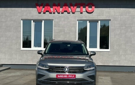 Volkswagen Tiguan II, 2021 год, 2 890 000 рублей, 2 фотография