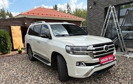 Toyota Land Cruiser 200, 2016 год, 5 900 000 рублей, 3 фотография