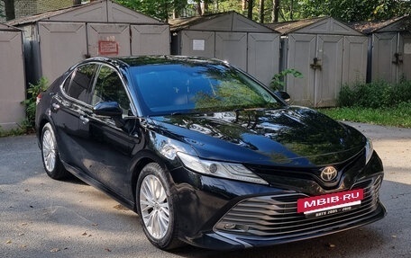 Toyota Camry, 2018 год, 3 050 000 рублей, 2 фотография
