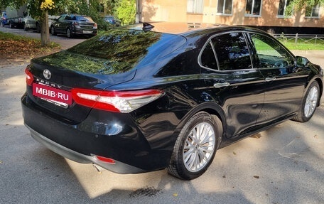 Toyota Camry, 2018 год, 3 050 000 рублей, 4 фотография