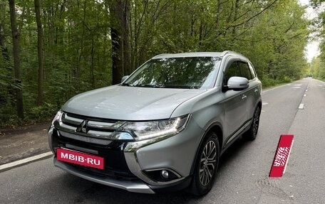 Mitsubishi Outlander III рестайлинг 3, 2018 год, 1 500 000 рублей, 2 фотография