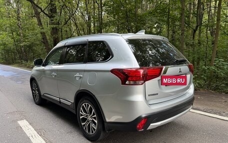 Mitsubishi Outlander III рестайлинг 3, 2018 год, 1 500 000 рублей, 6 фотография