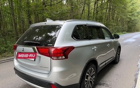 Mitsubishi Outlander III рестайлинг 3, 2018 год, 1 500 000 рублей, 4 фотография