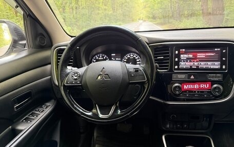 Mitsubishi Outlander III рестайлинг 3, 2018 год, 1 500 000 рублей, 10 фотография