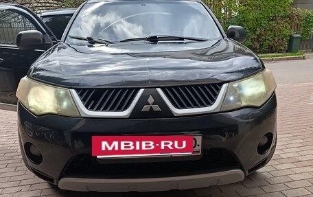 Mitsubishi Outlander III рестайлинг 3, 2007 год, 950 000 рублей, 3 фотография