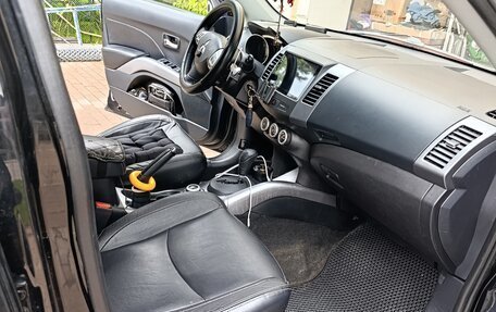 Mitsubishi Outlander III рестайлинг 3, 2007 год, 950 000 рублей, 11 фотография