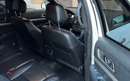 Ford Explorer VI, 2017 год, 2 590 000 рублей, 10 фотография