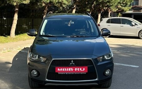 Mitsubishi Outlander III рестайлинг 3, 2011 год, 890 000 рублей, 2 фотография