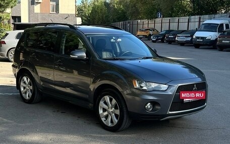 Mitsubishi Outlander III рестайлинг 3, 2011 год, 890 000 рублей, 3 фотография