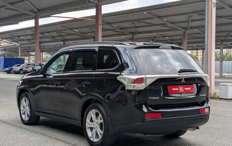Mitsubishi Outlander III рестайлинг 3, 2013 год, 1 399 500 рублей, 5 фотография