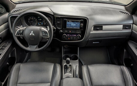 Mitsubishi Outlander III рестайлинг 3, 2013 год, 1 399 500 рублей, 8 фотография