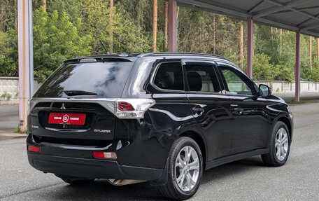 Mitsubishi Outlander III рестайлинг 3, 2013 год, 1 399 500 рублей, 7 фотография
