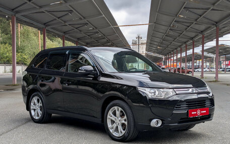 Mitsubishi Outlander III рестайлинг 3, 2013 год, 1 399 500 рублей, 2 фотография