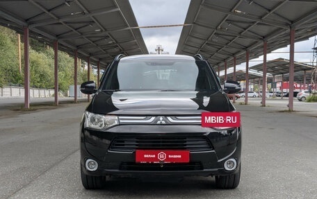 Mitsubishi Outlander III рестайлинг 3, 2013 год, 1 399 500 рублей, 3 фотография