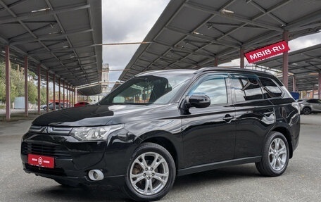 Mitsubishi Outlander III рестайлинг 3, 2013 год, 1 399 500 рублей, 4 фотография