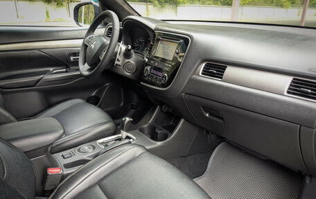 Mitsubishi Outlander III рестайлинг 3, 2013 год, 1 399 500 рублей, 11 фотография