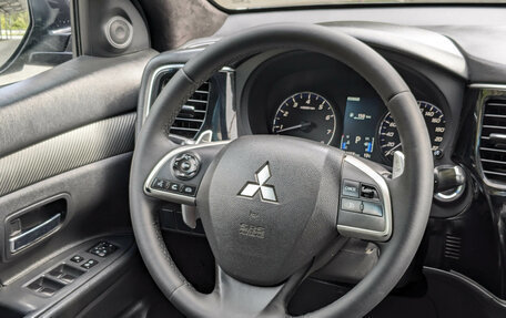 Mitsubishi Outlander III рестайлинг 3, 2013 год, 1 399 500 рублей, 13 фотография