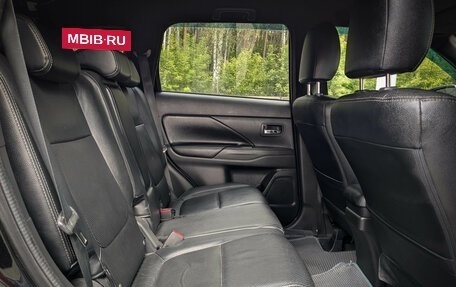 Mitsubishi Outlander III рестайлинг 3, 2013 год, 1 399 500 рублей, 12 фотография