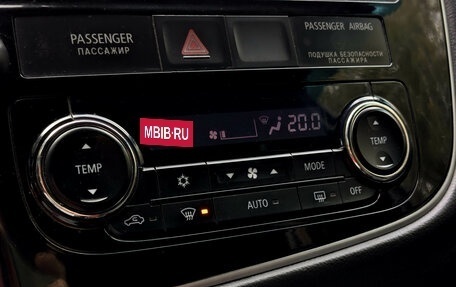 Mitsubishi Outlander III рестайлинг 3, 2013 год, 1 399 500 рублей, 10 фотография