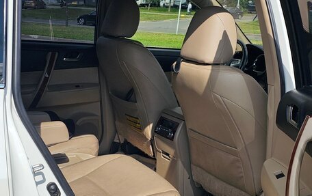 Toyota Highlander III, 2012 год, 2 200 000 рублей, 9 фотография