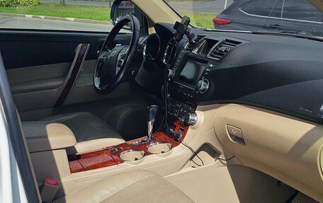 Toyota Highlander III, 2012 год, 2 200 000 рублей, 10 фотография