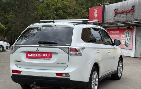 Mitsubishi Outlander III рестайлинг 3, 2013 год, 1 500 000 рублей, 2 фотография