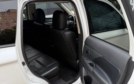 Mitsubishi Outlander III рестайлинг 3, 2013 год, 1 500 000 рублей, 10 фотография