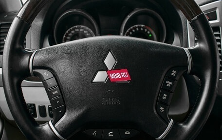 Mitsubishi Pajero IV, 2017 год, 2 790 000 рублей, 13 фотография