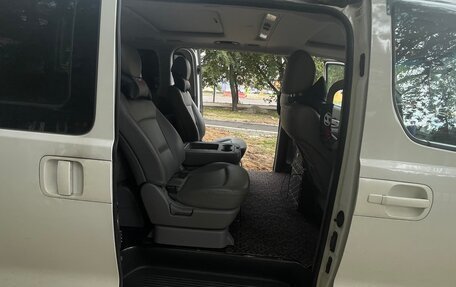 Hyundai Grand Starex Grand Starex I рестайлинг 2, 2015 год, 2 500 000 рублей, 8 фотография