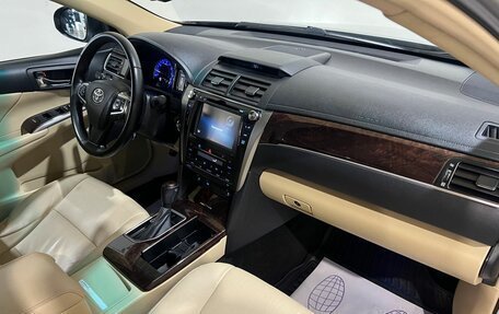 Toyota Camry, 2017 год, 2 250 000 рублей, 24 фотография