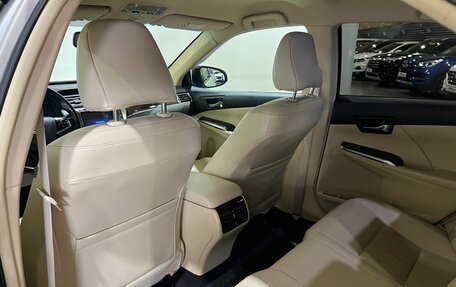 Toyota Camry, 2017 год, 2 250 000 рублей, 15 фотография
