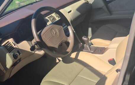 Mercedes-Benz E-Класс, 1996 год, 850 000 рублей, 2 фотография