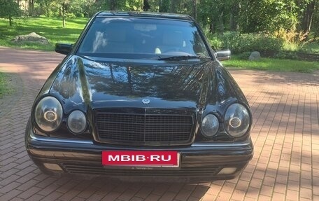 Mercedes-Benz E-Класс, 1996 год, 850 000 рублей, 5 фотография