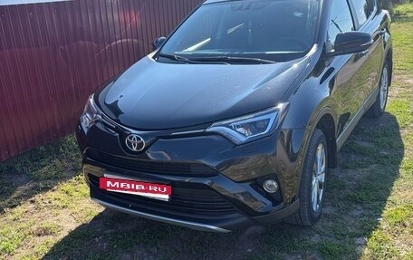 Toyota RAV4, 2016 год, 3 850 000 рублей, 2 фотография