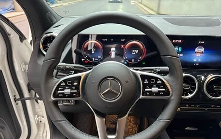 Mercedes-Benz GLA, 2022 год, 2 430 000 рублей, 11 фотография